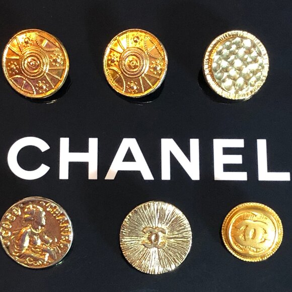 Authentic CHANEL Vintage Buttons Set of 6 Gold Tone Signed CC LOGO - Picture 1 of 9